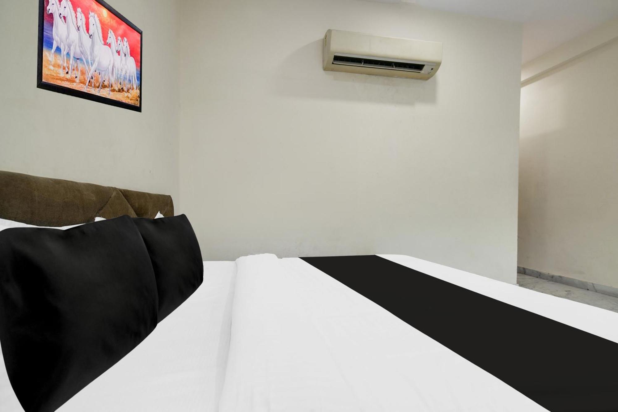 Hotel O Ujjain Near Hari Fatak Bagian luar foto